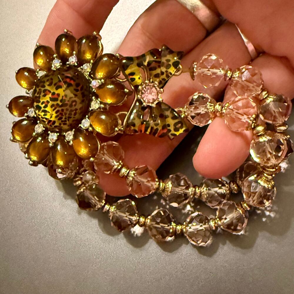 Betsey Johnson Leaping Leopard Flower & Bow Beaded Bracelet - Picture 5 of 10